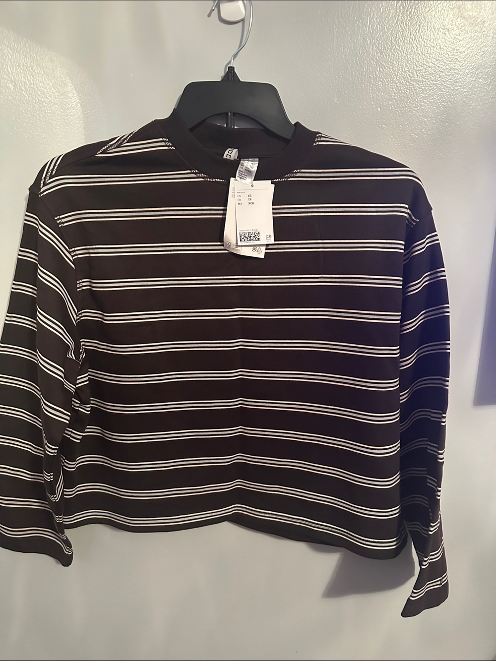 H&M Black and White Striped Long Sleeve Sweatshirt